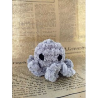 Hobotnica - heklani privjesak - siva