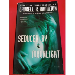 Laurell K. Hamilton - Seduced by Moonlight